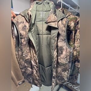 Nomad Camp Hooded Vest